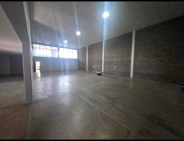 550M² WAREHOUSE TO LET IN STORMILL